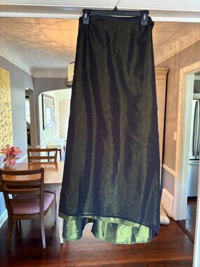 NWOT Ivan Grundahl Iridescent Green/Black Hued Taffeta Maxi Skirt. Size 40/M